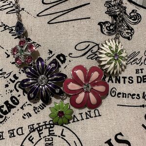 Vintage Enamel Flower Necklace Retro Daisies Multi-Color Statement Jewelry